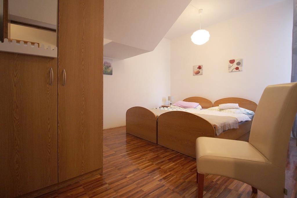 Apartment Andrea Baška Voda Buitenkant foto